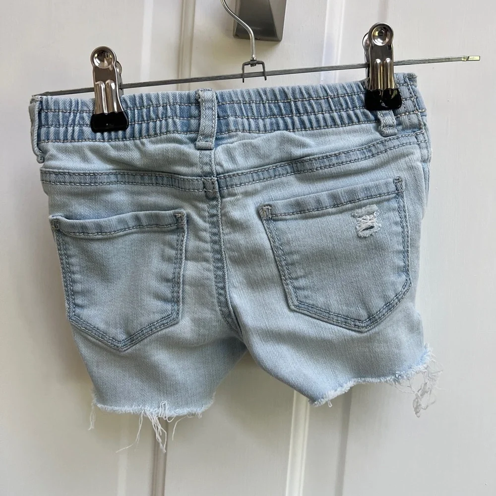 Oshkosh B’Gosh 2T Girls Ripped Jean Shorts